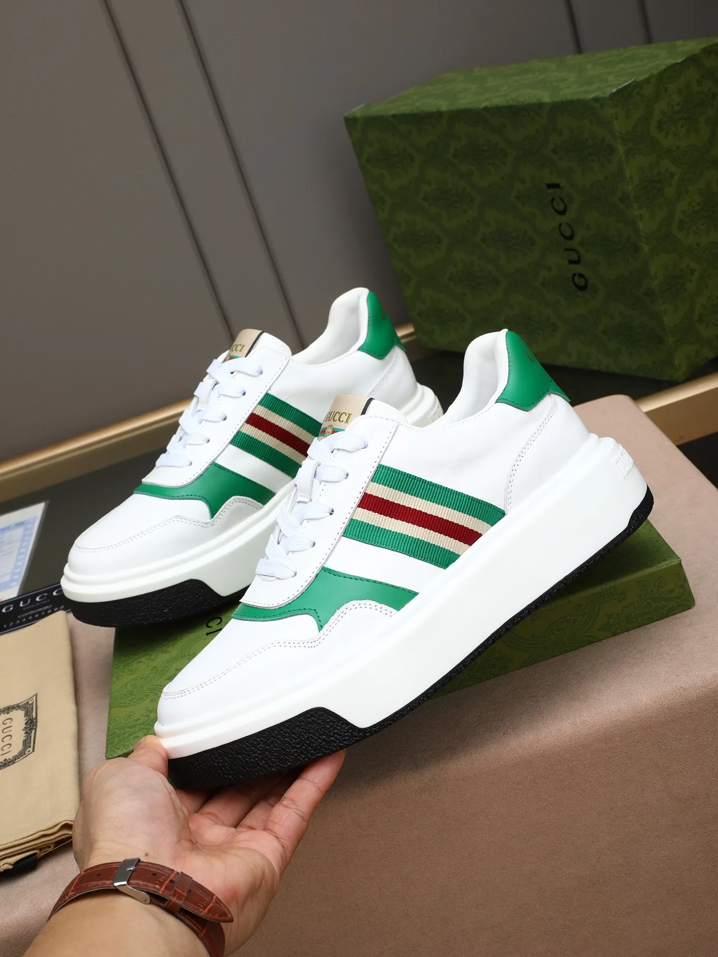 Men's shoes 💰480 New men's shoes GUCCI Fashion trend Made of first-layer calfskin ➕ washed sheep lining! The foot feels super comfortable and the workmanship is impeccable. Foam ultra-light outsole, size: 38-44 (45 customized) 3 colors to choose from!